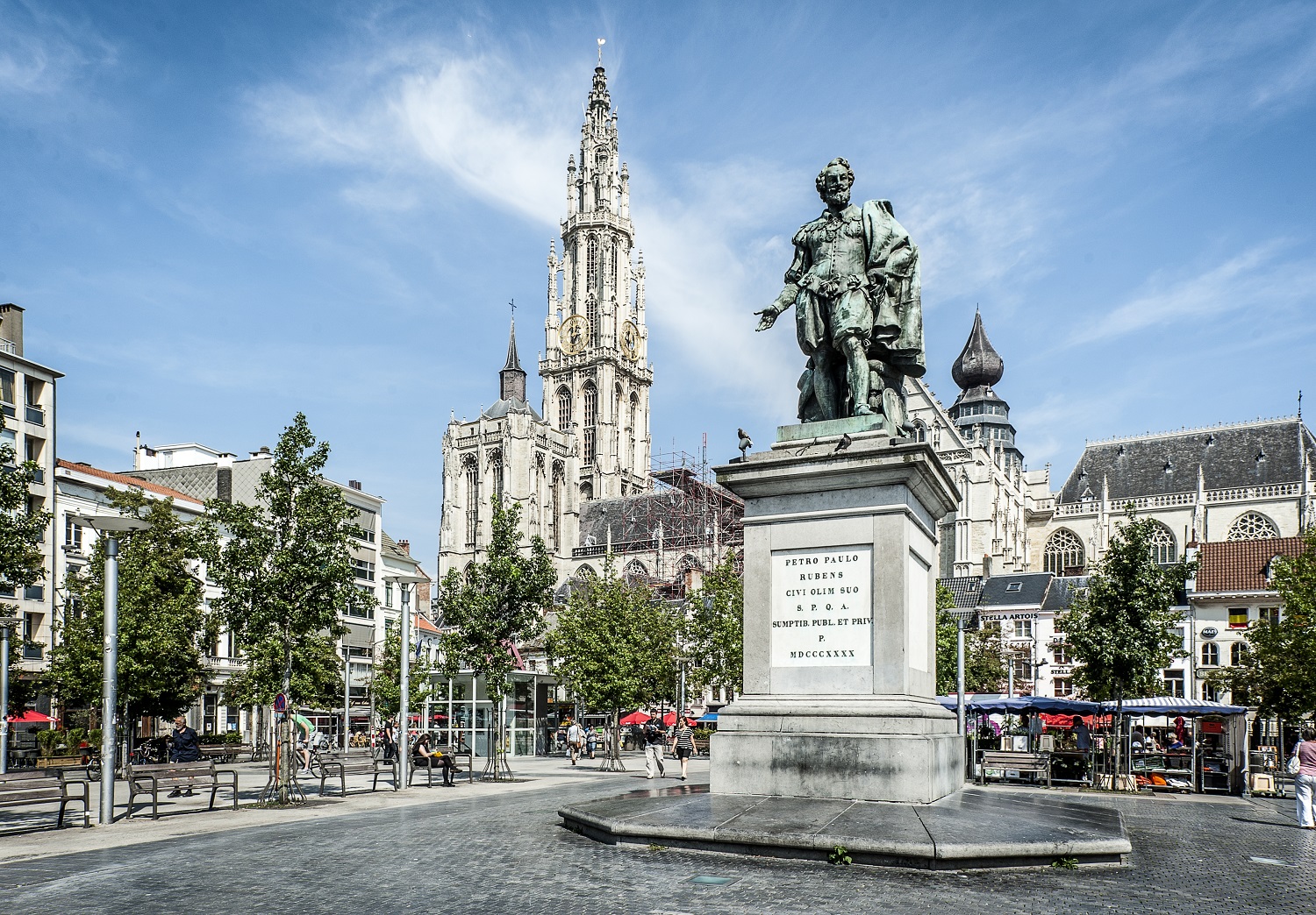 Estatua de Rubens en la Groenplaats de Amberes