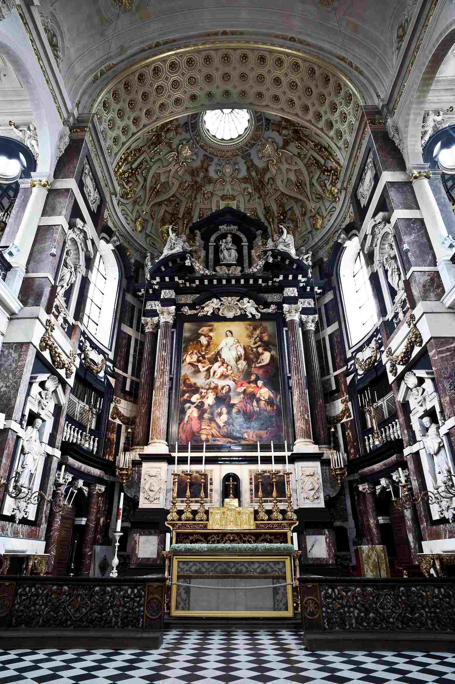 Iglesia de San Carlos Borromeo © Dave Van Laere