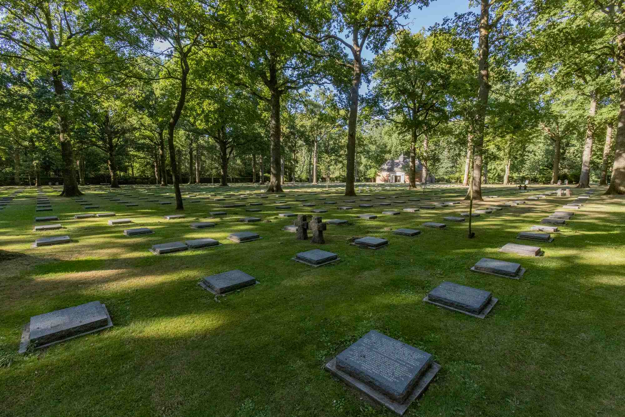 VLADSLO_ Soldat Friedhof_ Het landschap getuigt © Jan D'Hondt Ateljé D 2022_ RL5A9809