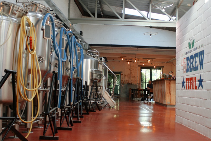 Geniet van een frisse pint in Brouwerij De Coureur