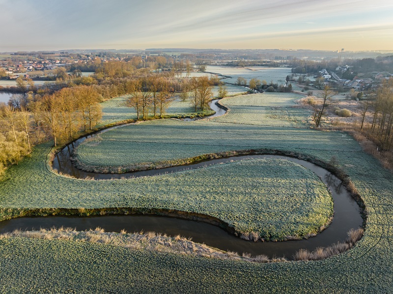 Uitgestrekt uitzicht over het natuurgebied De Doode Bemde