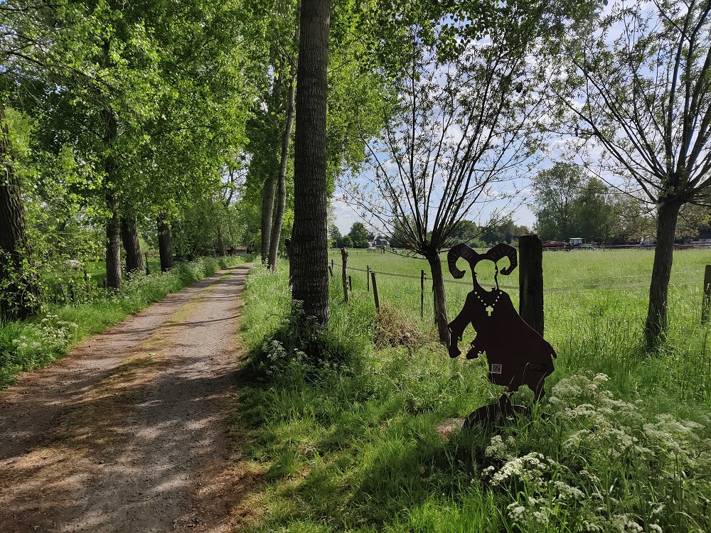 Het Nobelpad in Daknam op de route tussen Waasmunster en Lokeren.