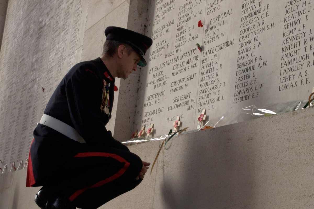 Soldier at Memorial Stone Ypres ©D. de Kievith